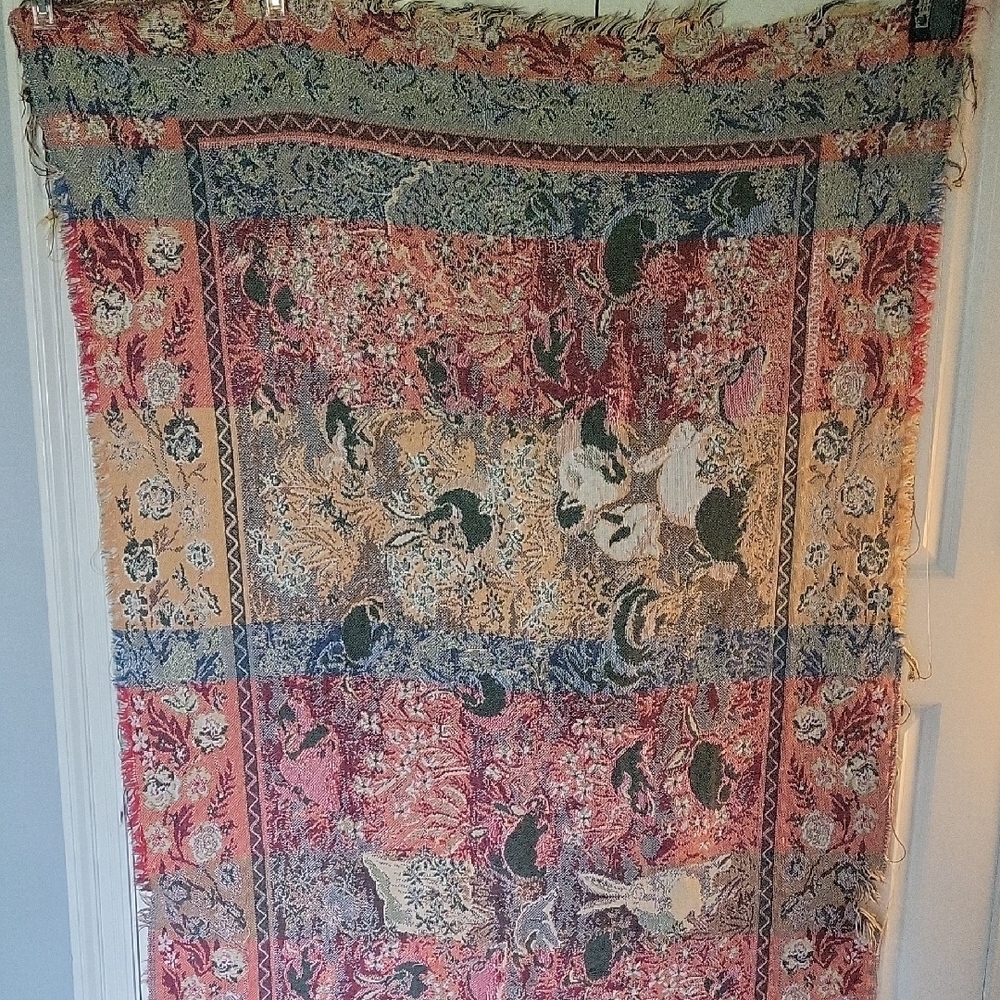 Tapestry Wall Decor with Nature-Inspired Patterns